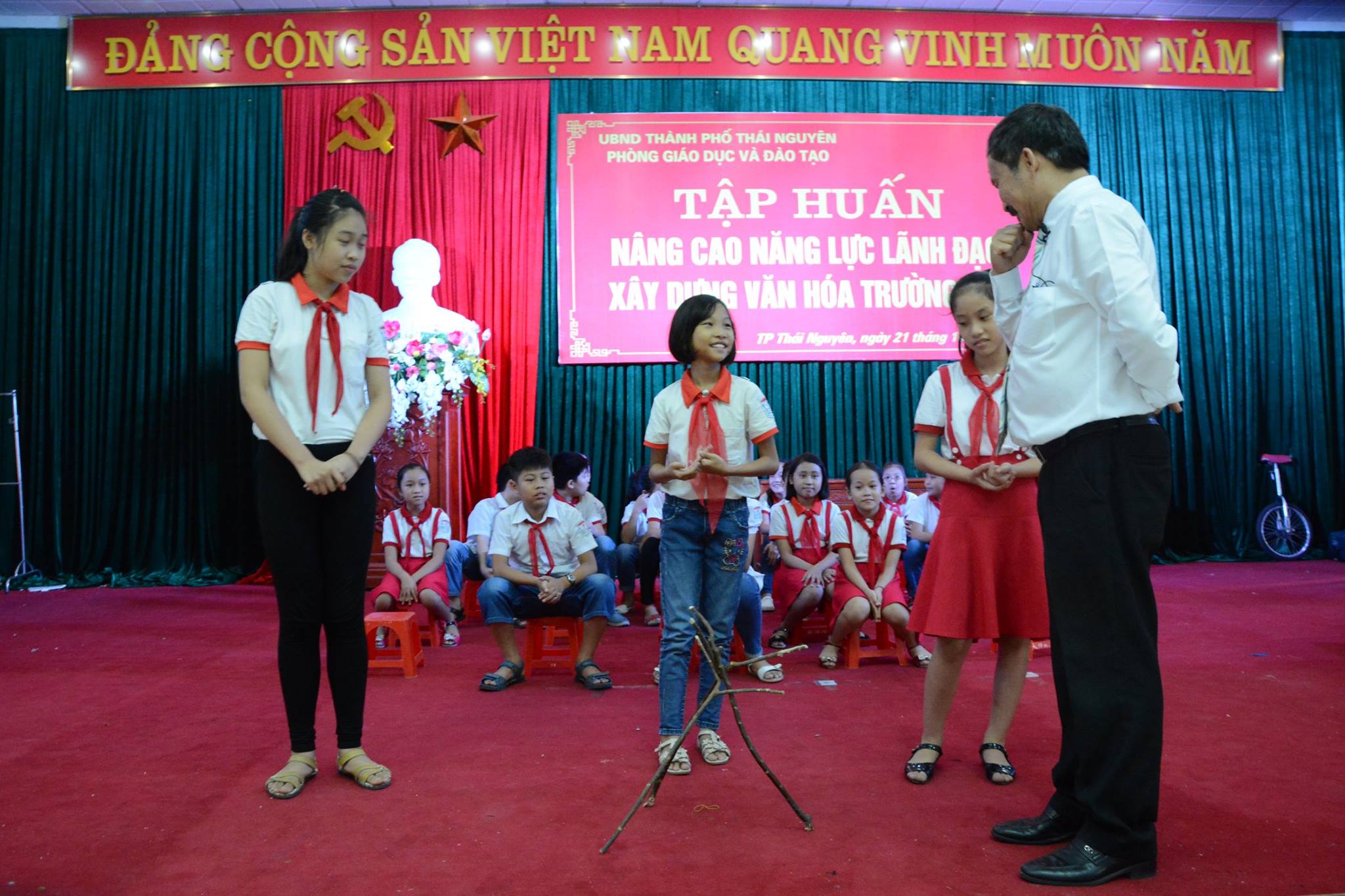 Nâng cao năng lực lãnh đạo và xây dựng văn hóa trường học tại tỉnh Thái Nguyên